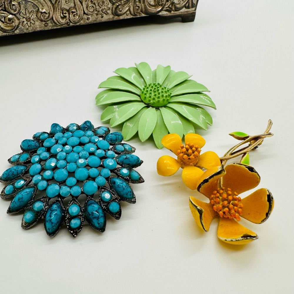Vintage Mod Flower Power Brooch Lot